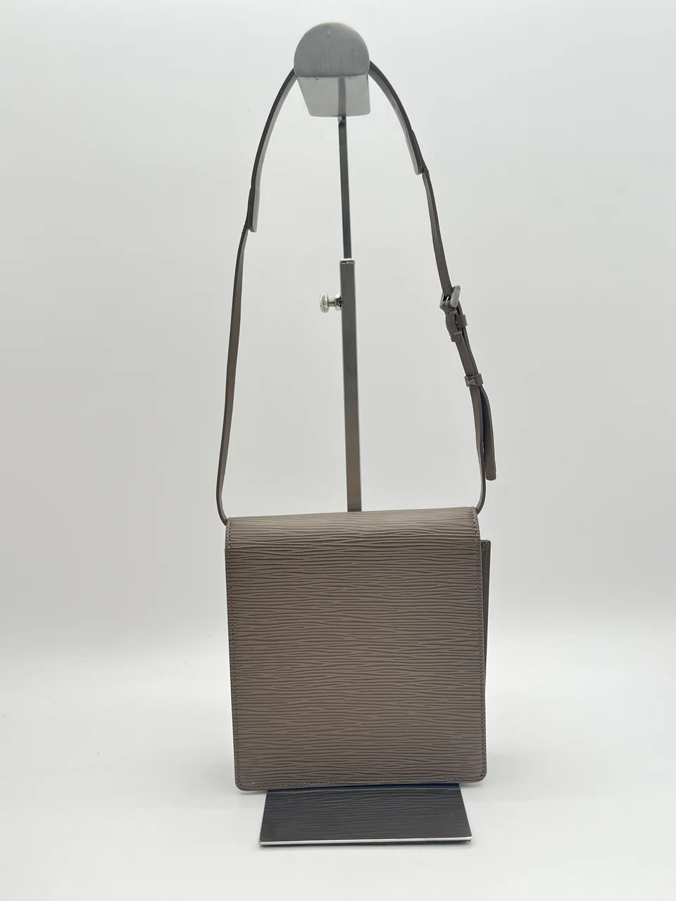 LV EPI SHOULDER BAG view 2