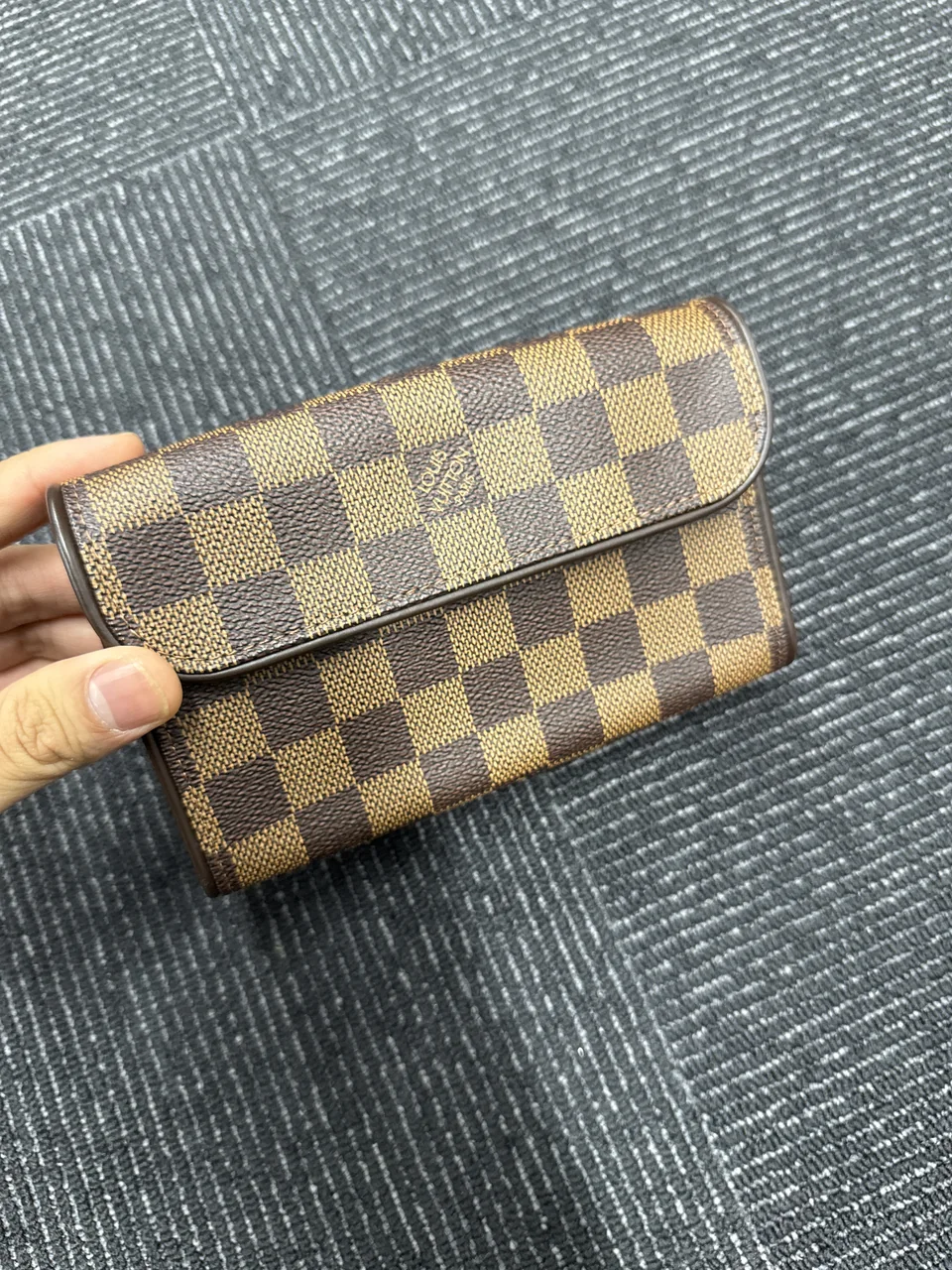 LV DAMIER BAG hover