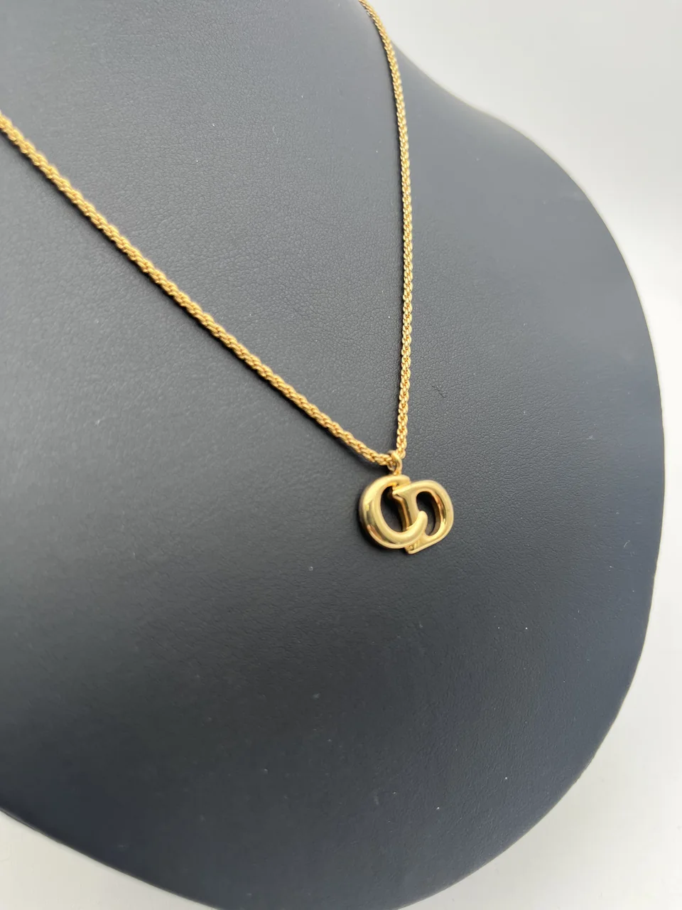 DIOR NECKLACE view 3