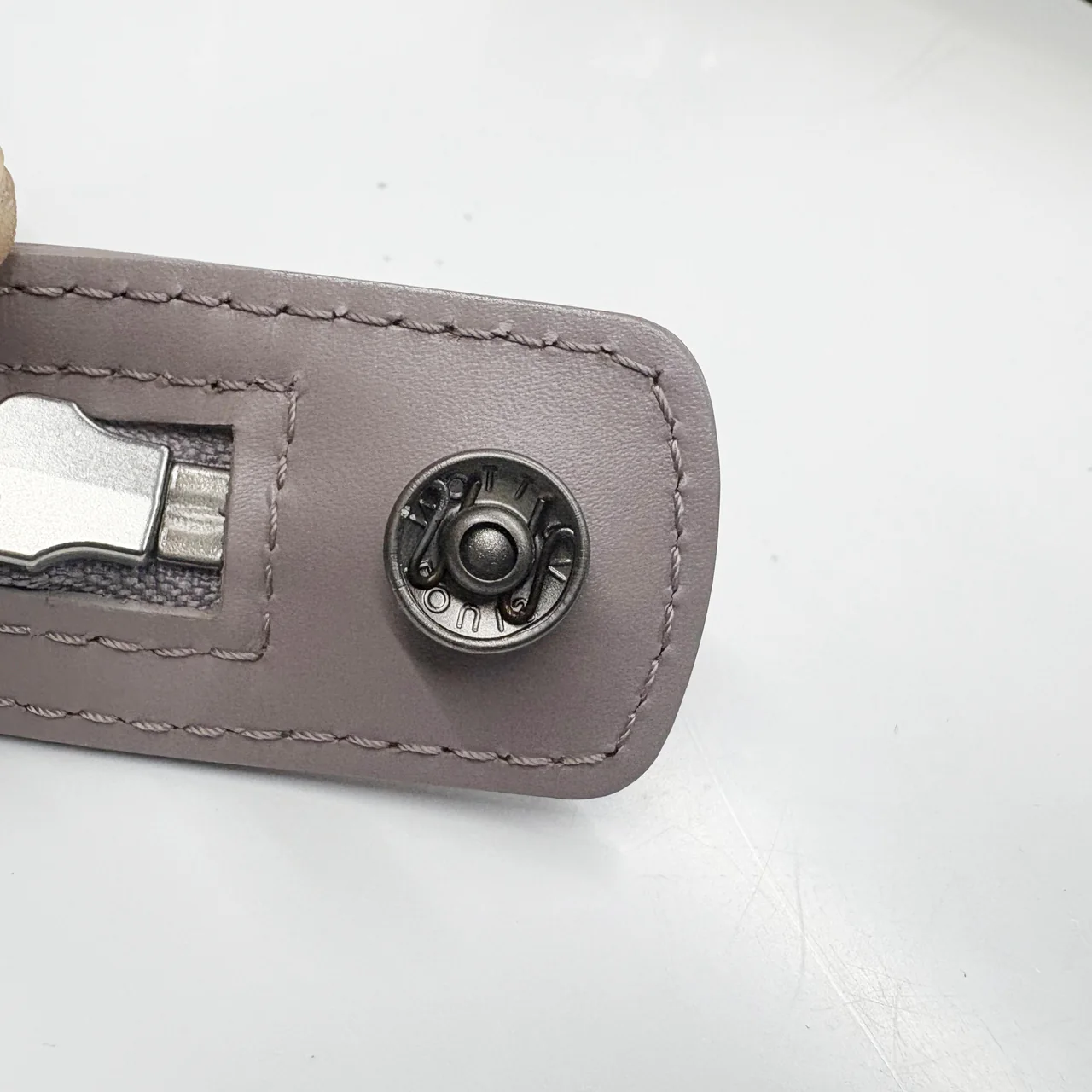 LV EPI CROISETTE PM (LILAC) view 6