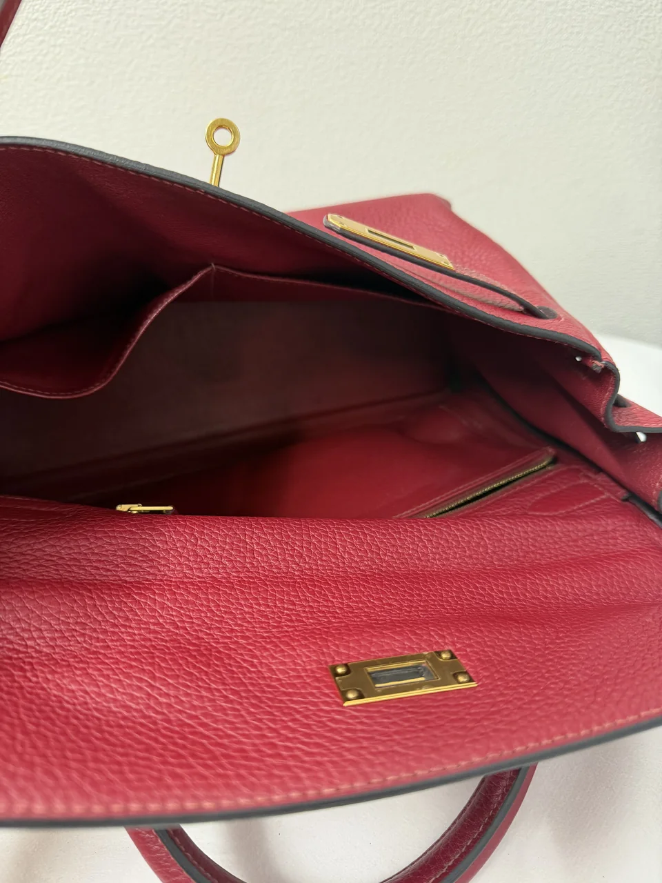 HERMES KELLY 32 (TAURILLON CLEMENCE, ROUGE GRENAT, X STAMP) view 3
