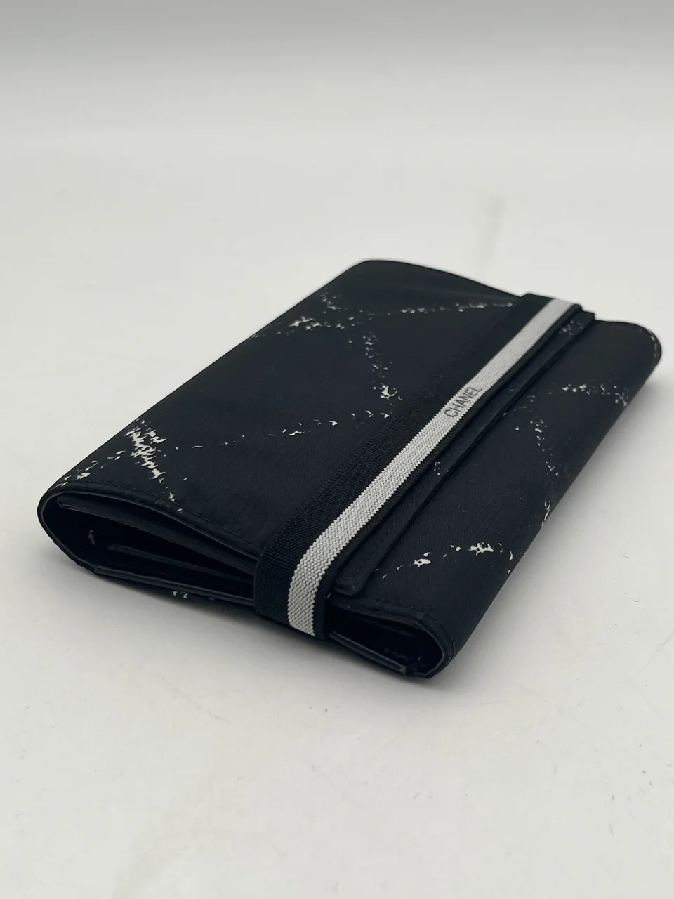 CHANEL TRAVEL LINE TRIFOLD WALLET (5 SERIAL CODE) view 4