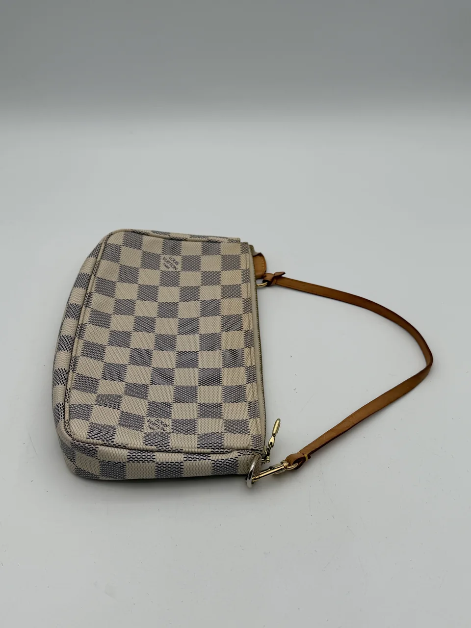LV ACCESSOIRE view 3