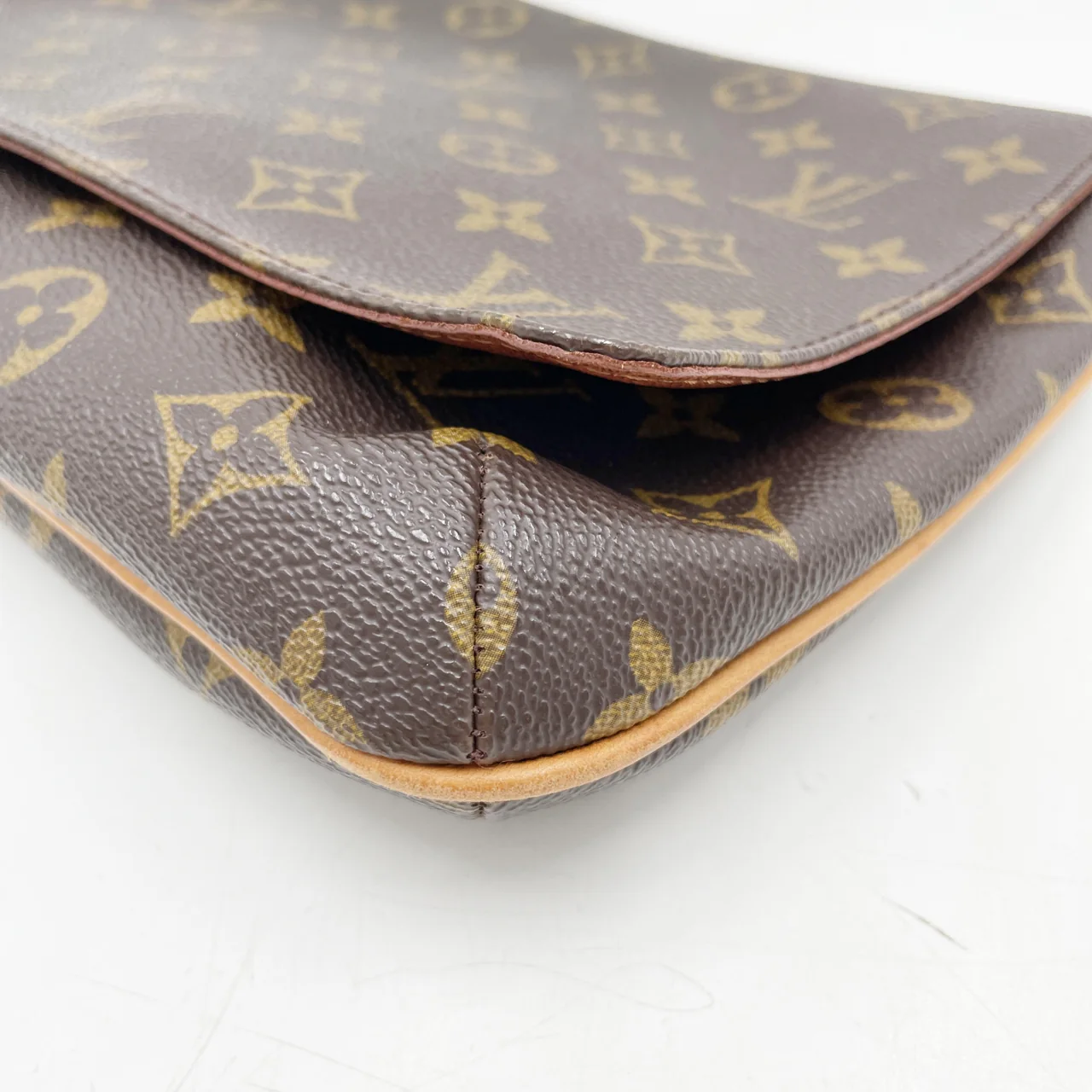 LV MONOGRAM MUSETTE TANGO SHORT view 5