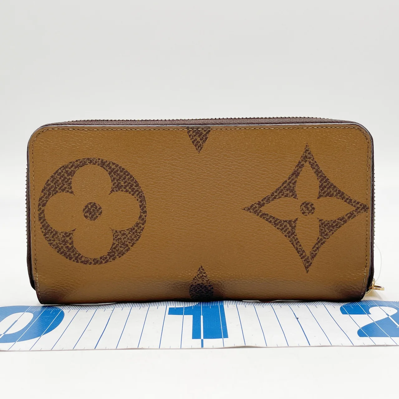 LV JEANT REVERSE ZIPPY WALLET hover