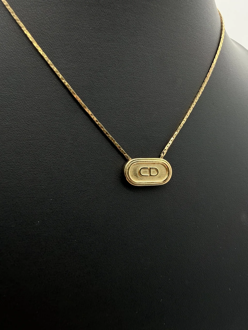 DIOR NECKLACE view 3