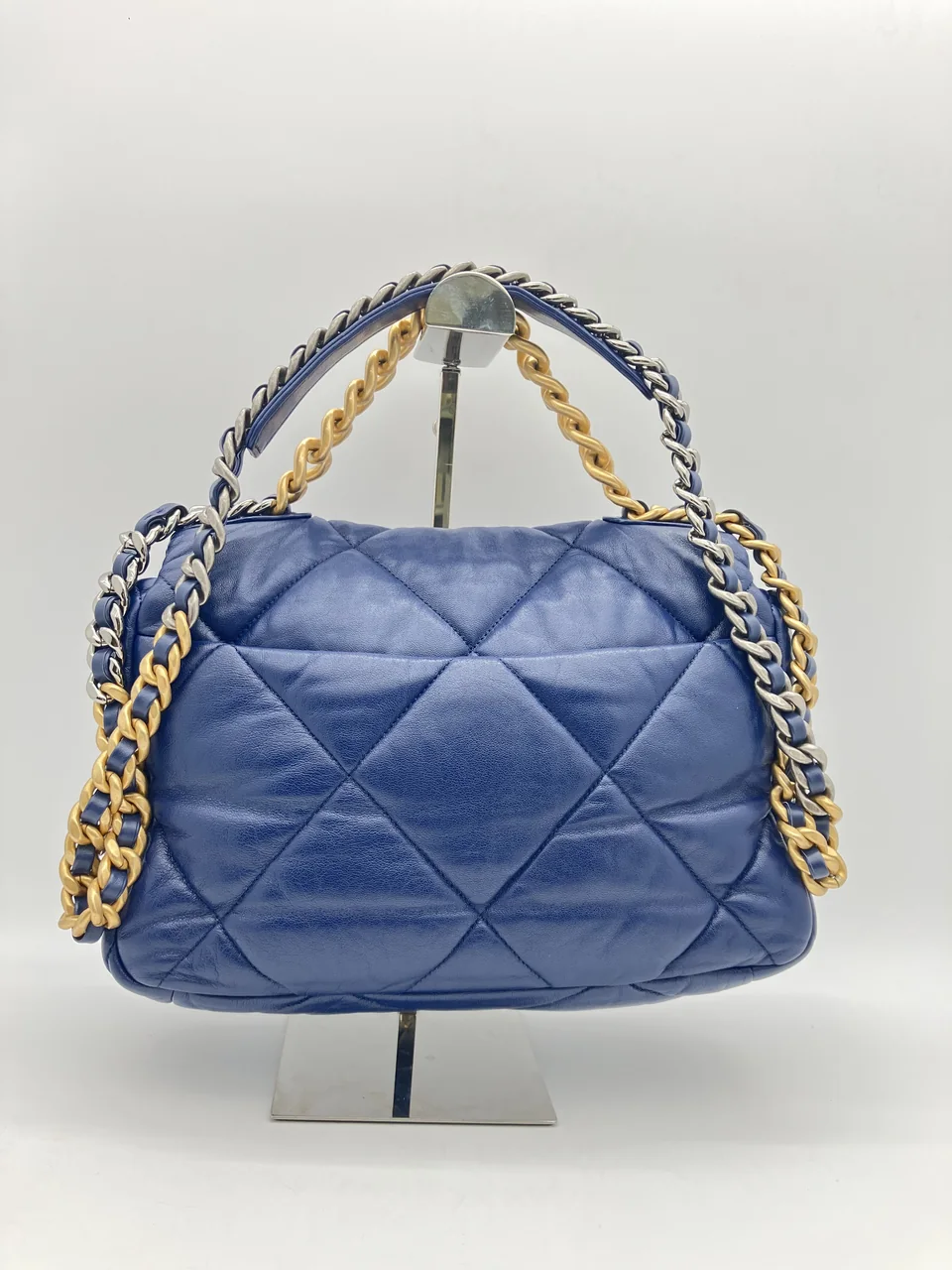 CHANEL 19 view 4