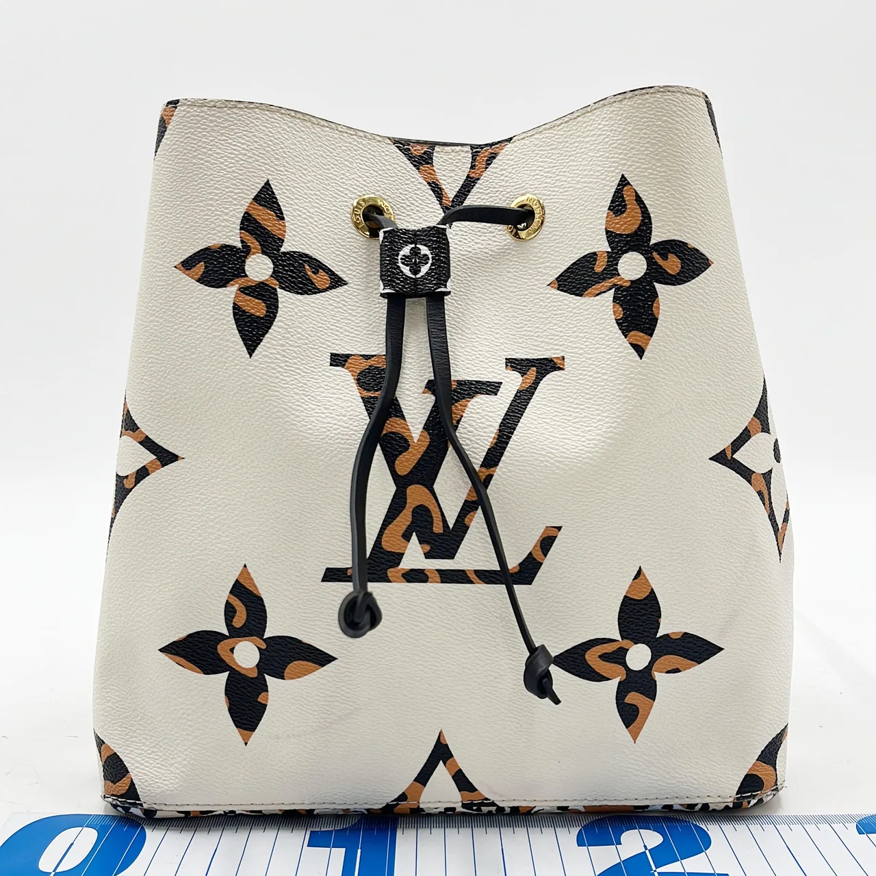 LV MONOGRAM JUNGLE NEO NOE