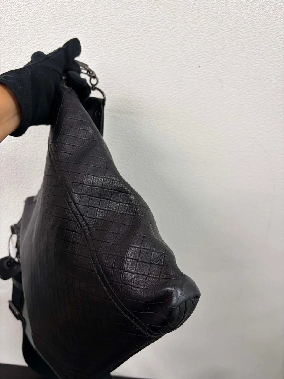 BOTTEGA VENETA INTRECCIATO SHOULDER BAG (BLACK) view 7