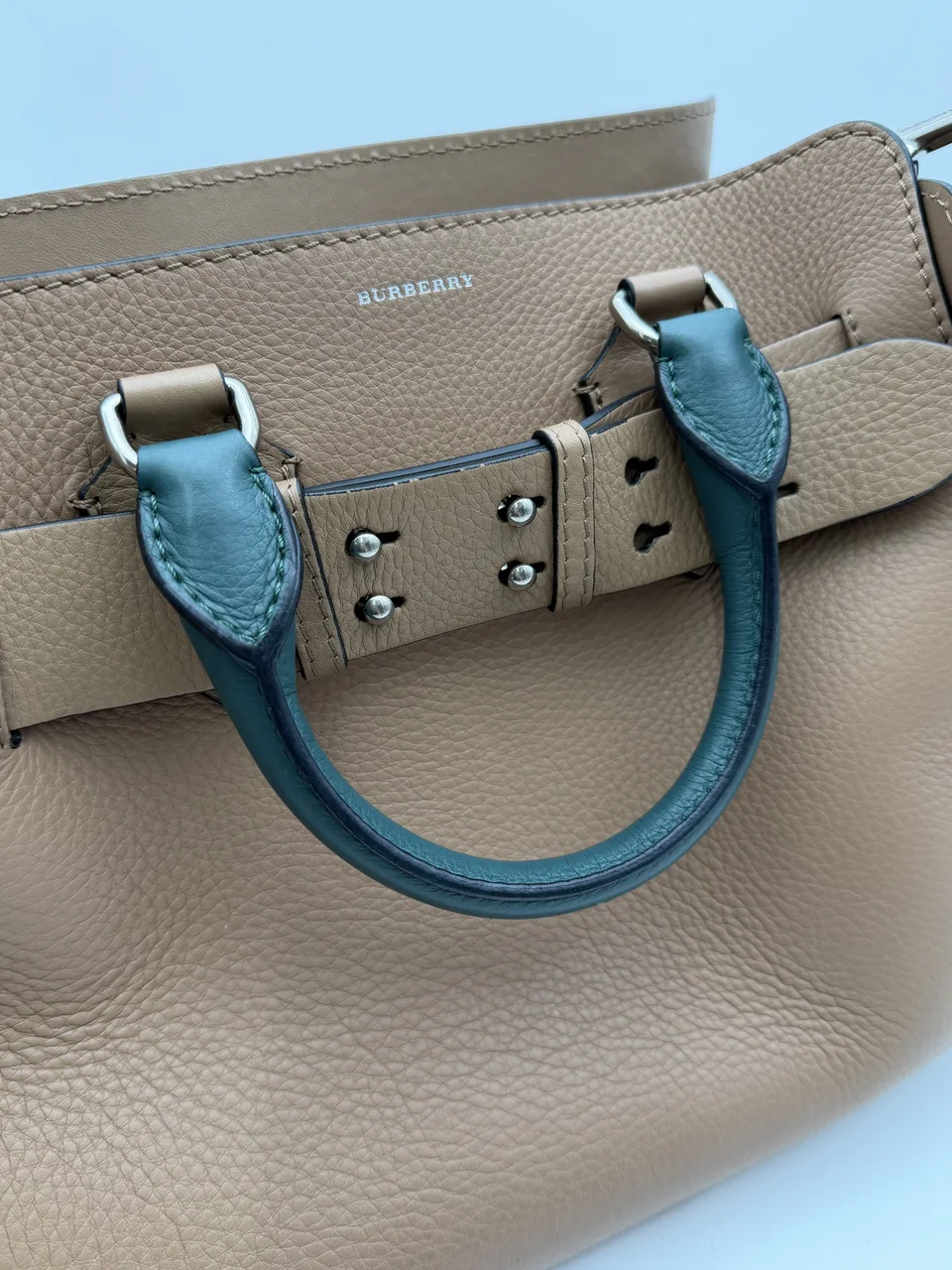 BURBERRY TWO-WAY BAG (BROWN) view 8