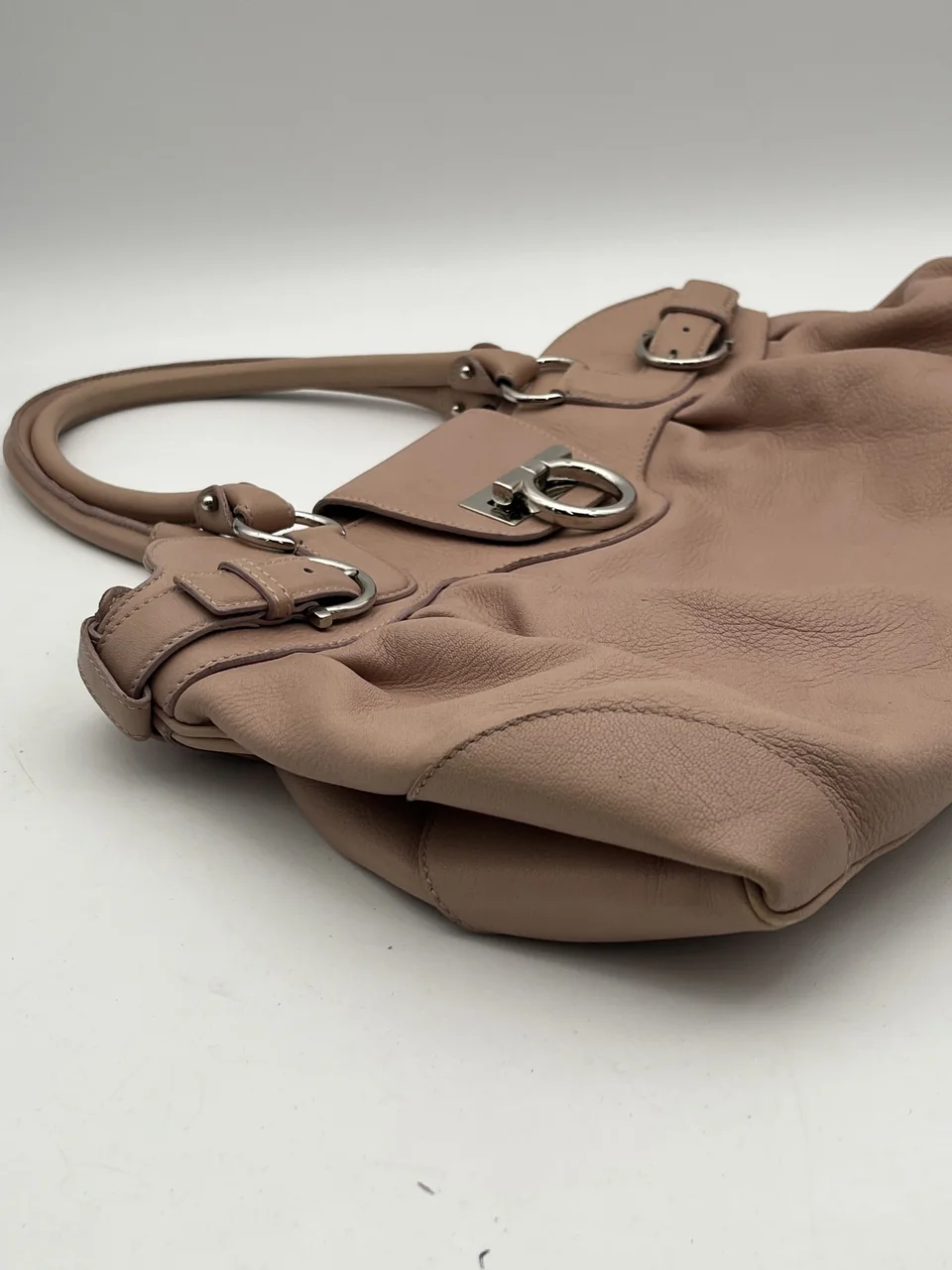 SALVATORE FERRAGAMO GANCINI SHOULDER BAG (PINK) view 5
