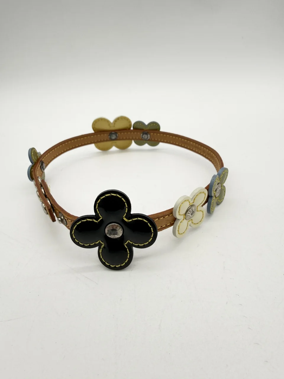 LOUIS VUITTON MONOGRAM VERNIS FLEUR WRAP BRACELET/CHOKER hover