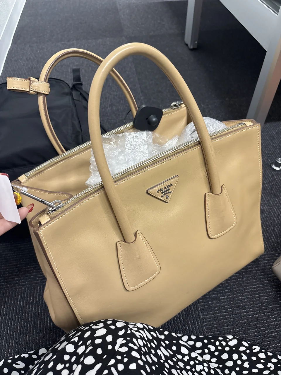 PRADA TOTE BAG (BEIGE)