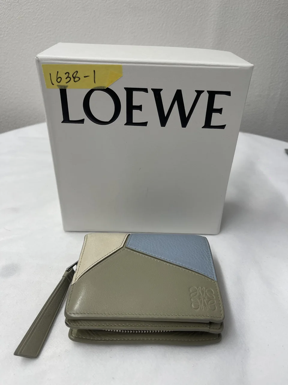 LOEWE PUZLE COMPACT WALLET hover