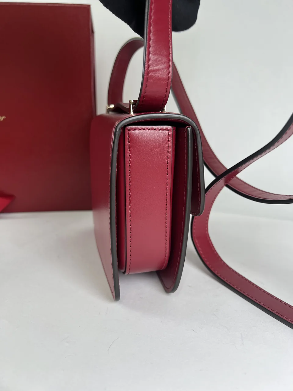 CARTIER C DE CARTIER SHOULDER BAG (BORDEAUX) view 8