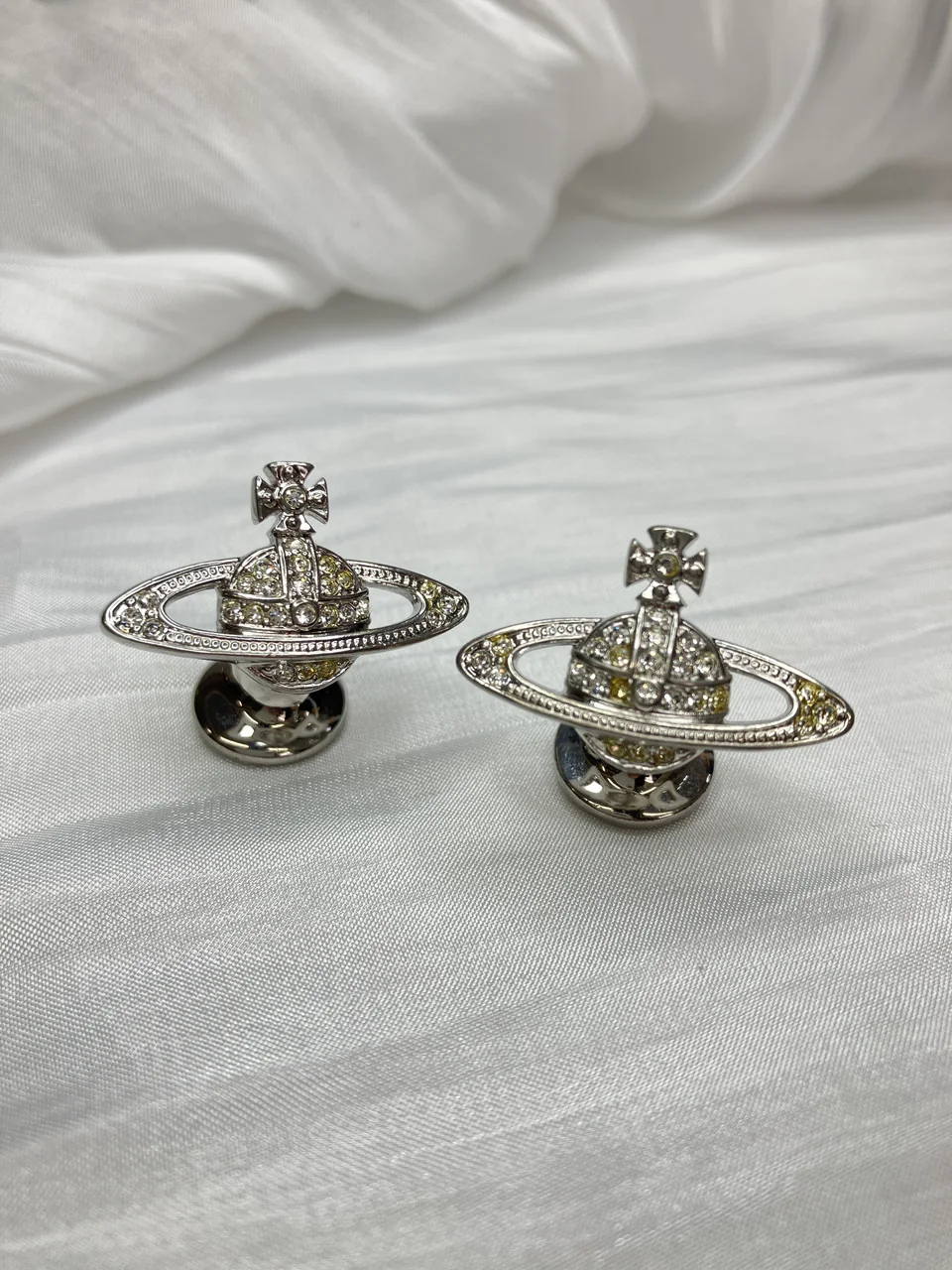VIVENNE WESTWOOD ITEM hover