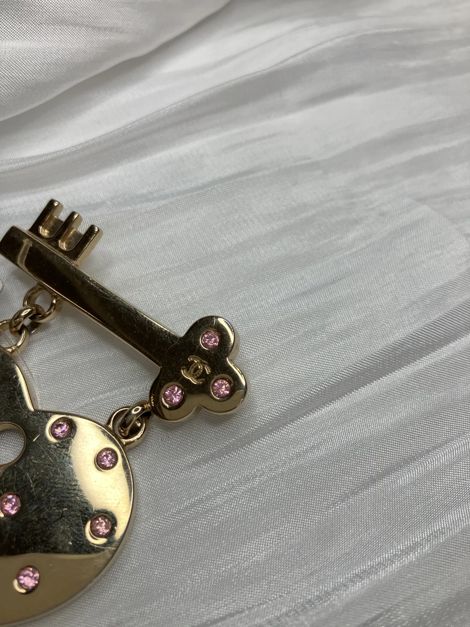 CHANEL BROOCH view 4