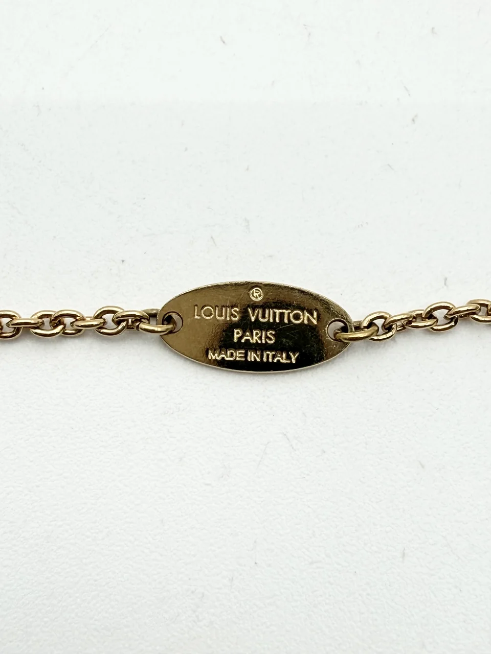 LV ESSENTIAL V BRACELET view 3