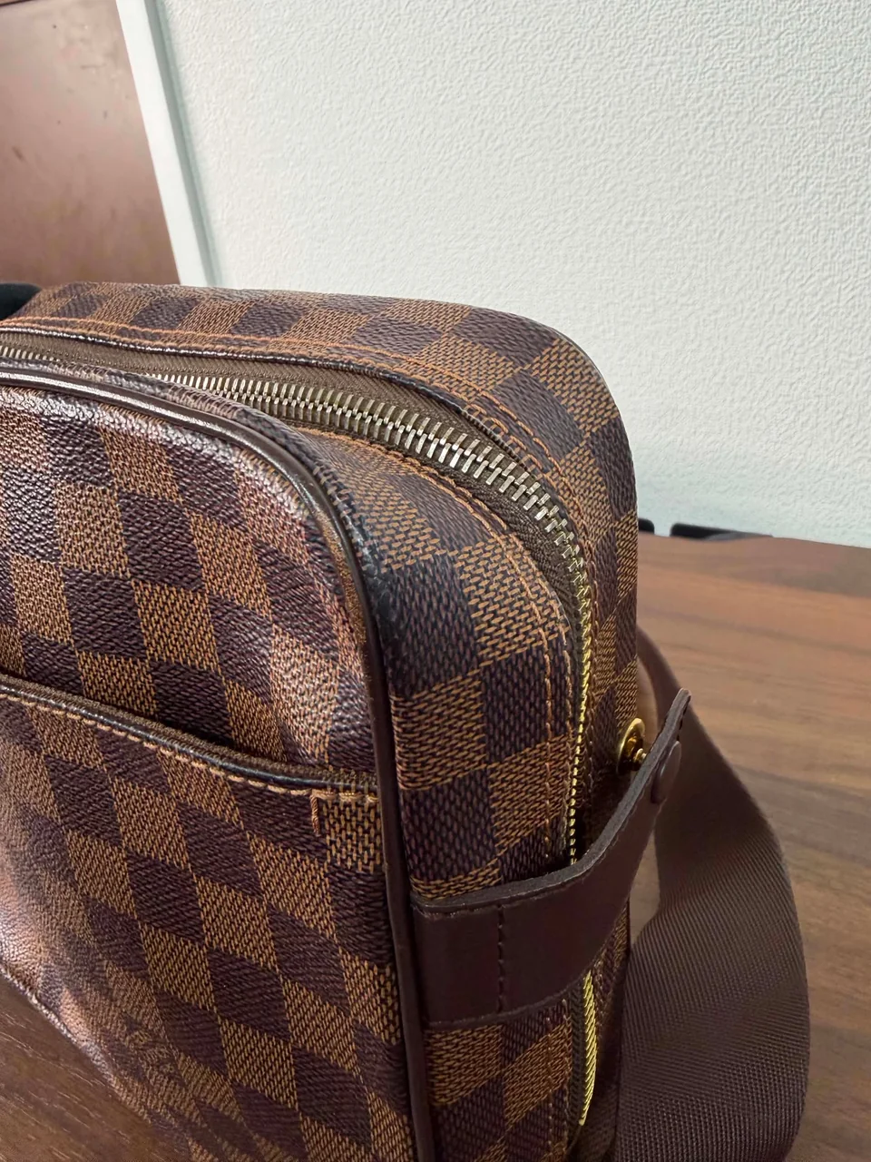 LV SHOULDER BAG view 3