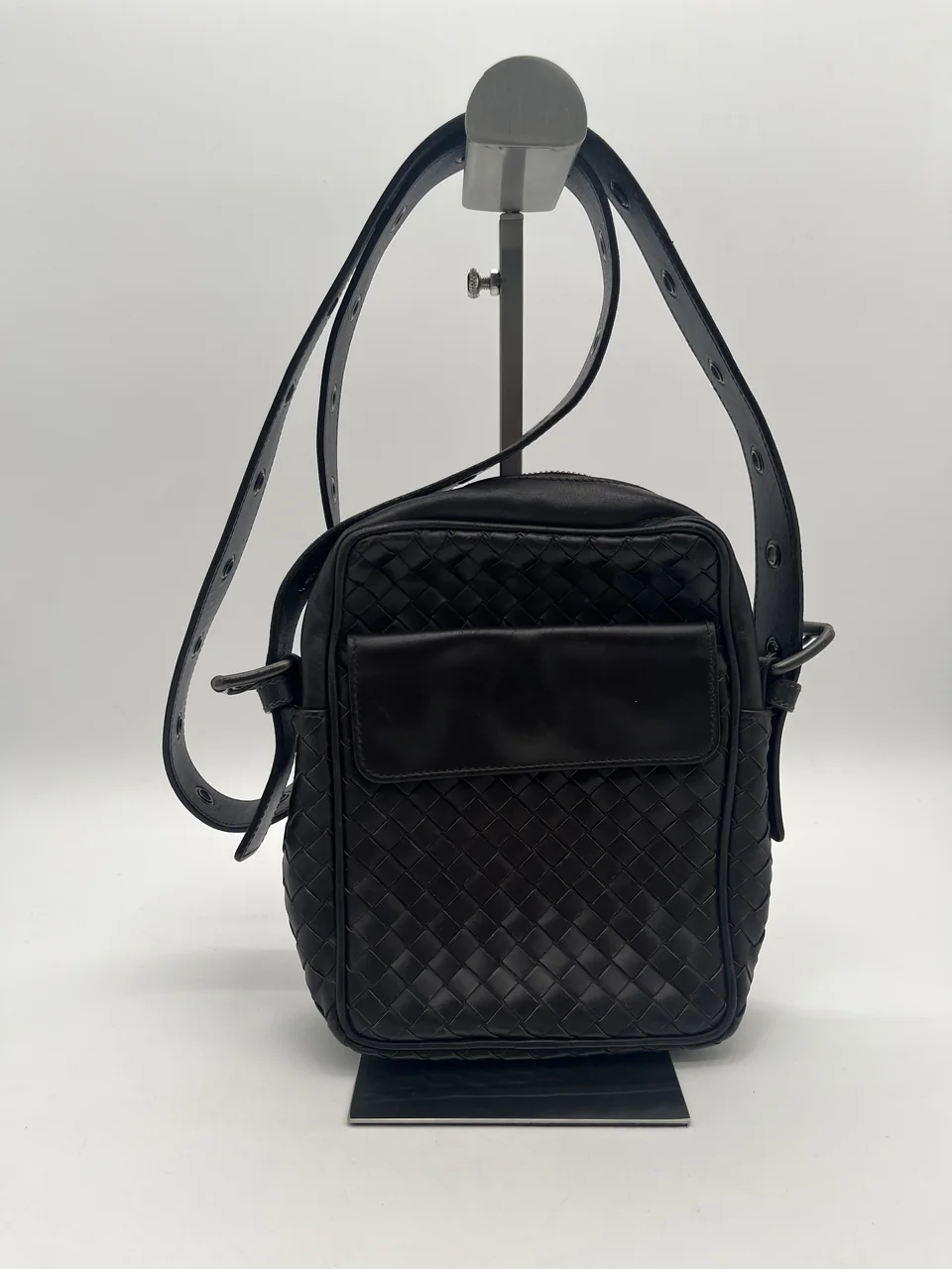 Bottega Venetta hover
