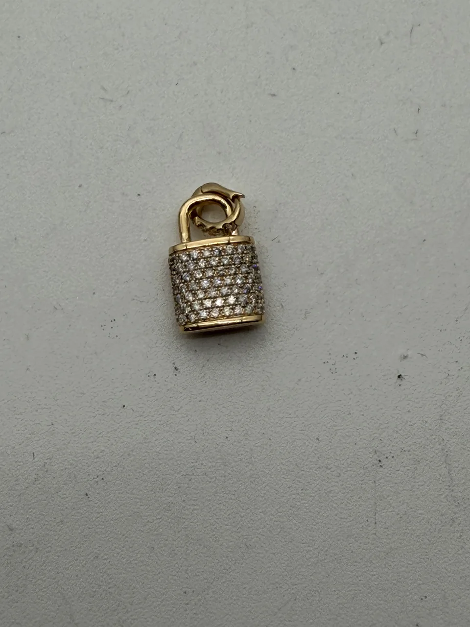 K18 GOLD DIAMOND PADLOCK DIAMOND