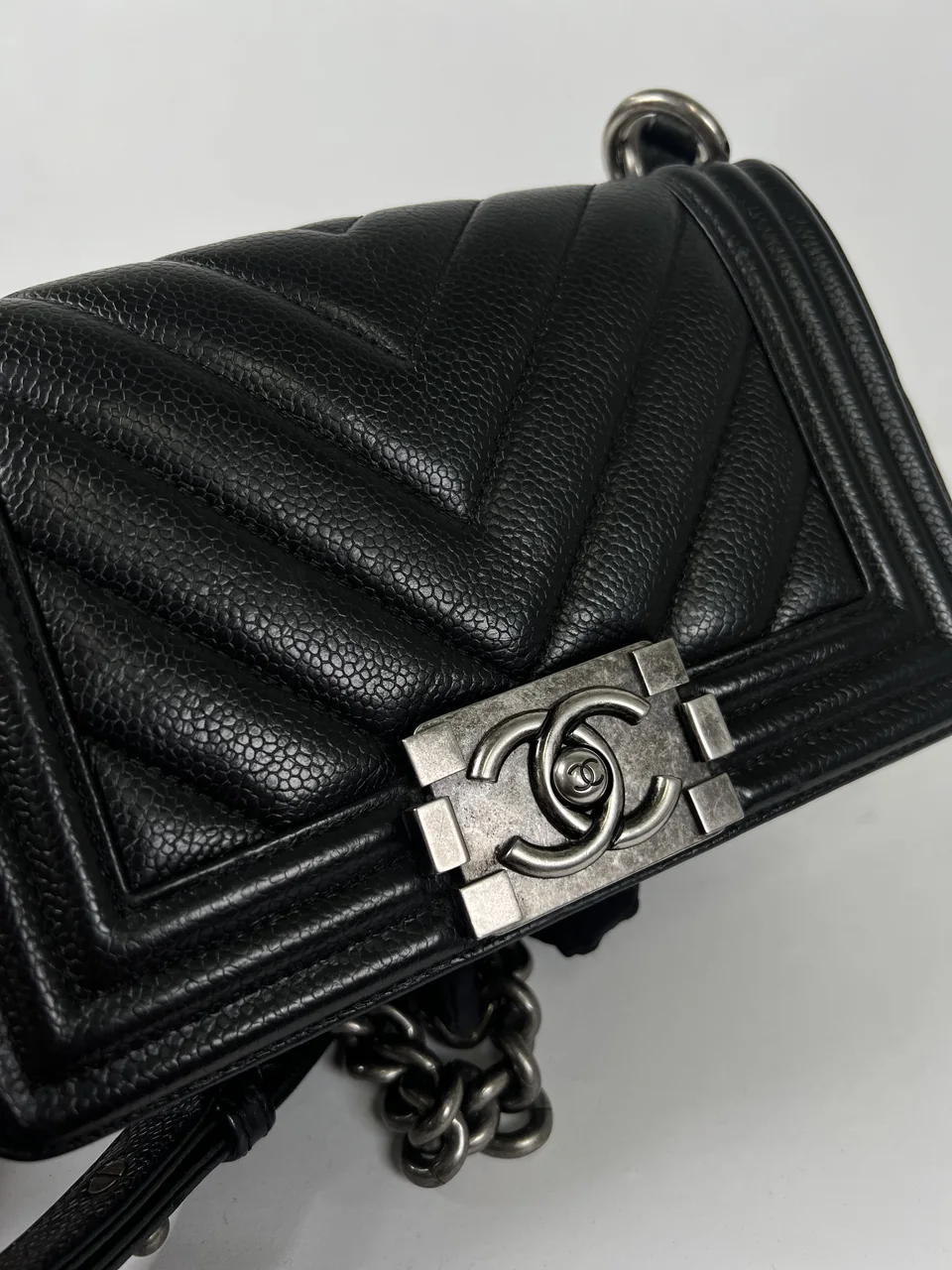 CHANEL CALF SKIN CHEVRON SHOULDER BAG (28 SERIAL CODE) view 11