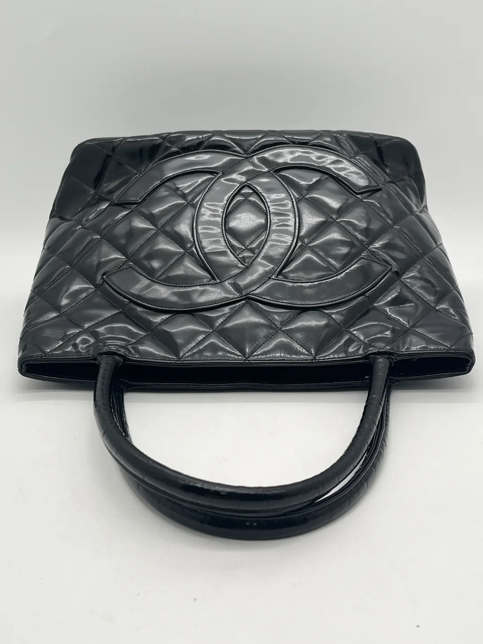 CHANEL RE-RELEASE PATENT TOTE BAG (2 SERIAL CODE) view 3