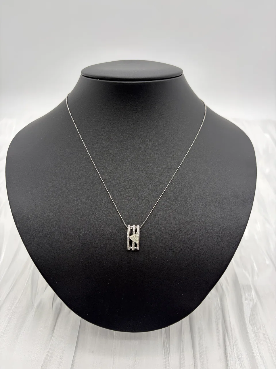 PT900.850 DIAMOND NECKLACE D0.933CT FD0.22CT 5.3G