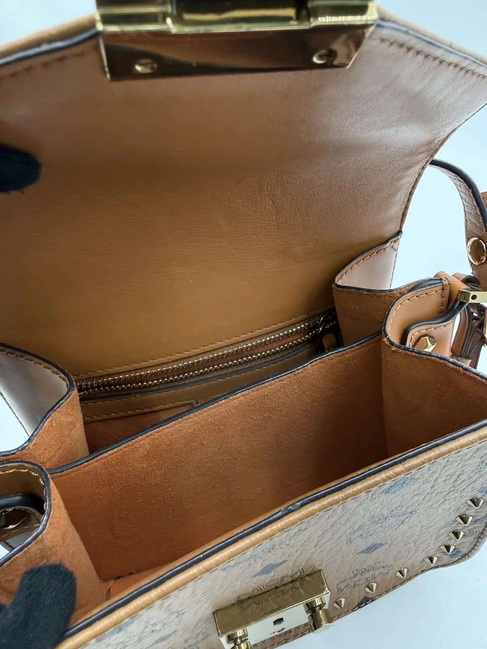 MCM STUDS SHOULDER BAG (BROWN) view 13