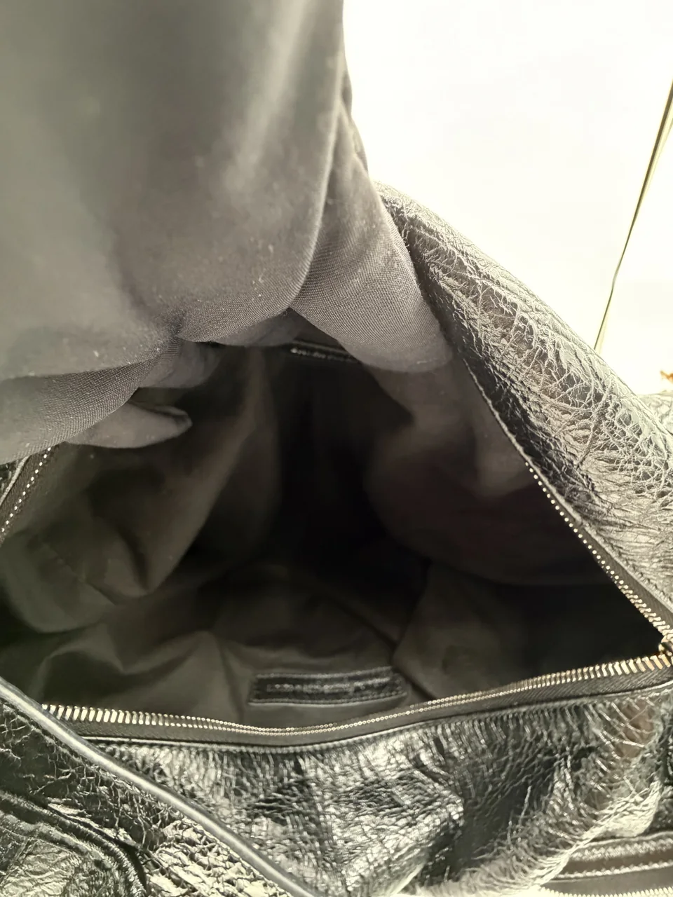 BALENCAIGA SUPER BUSY LEATHER SHOULDER BAG (BLACK) view 10