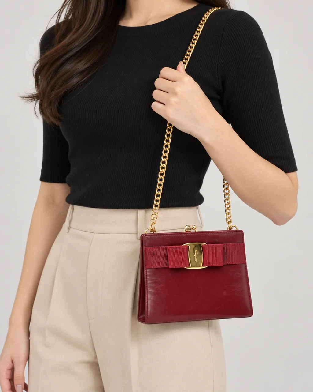 SALVATORE FERRAGAMO VARRA SHOULDER BAG view 2