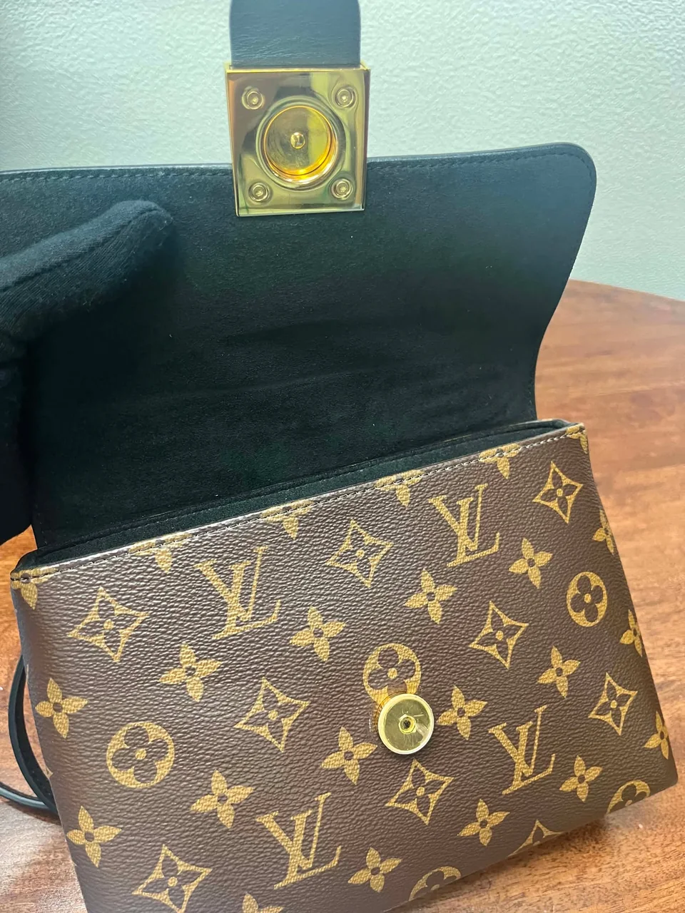 LV MONOGRAM LOCKIE BB view 3
