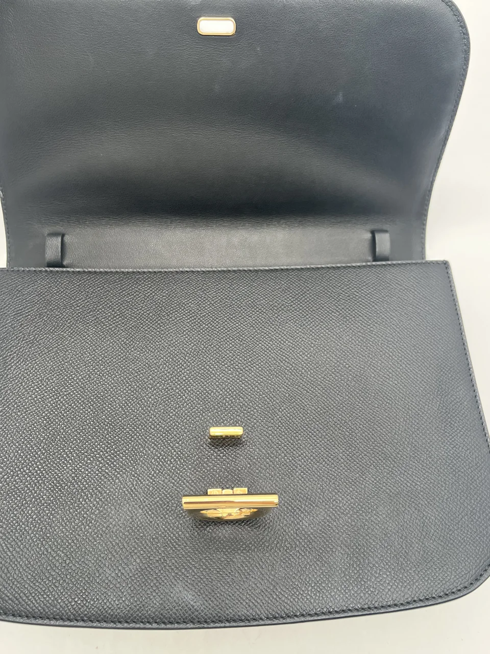 SALVATORE FERRAGAMO GANCINI SHOULDER BAG (BLACK) view 8