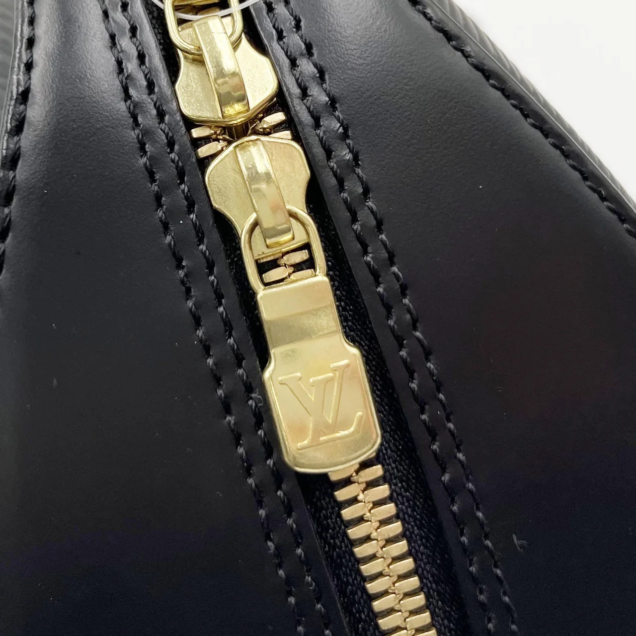 LV EPI JASMINE (BLACK) view 8