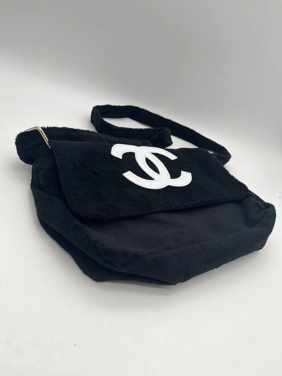 CHANEL SHOULDER BAG view 4