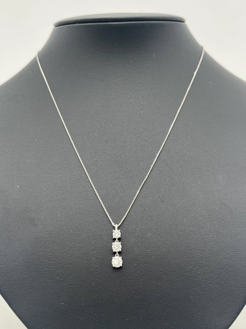 PT900/850 DIAMOND NECKLACE D0.351CT (G-I1-FA) D0.461CT (G-SI2-G) D0.208CT 3.8G hover