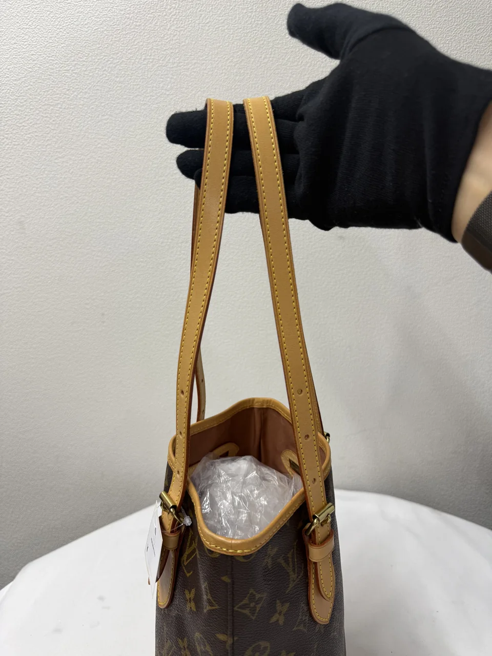 LV BUCKET view 3