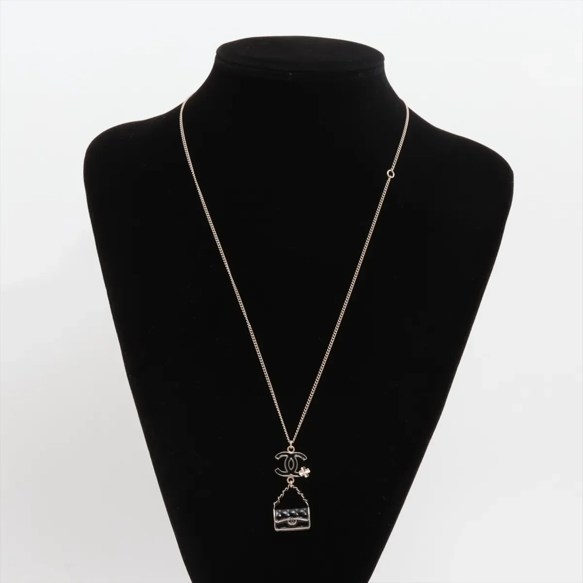 CHANEL COCO MARK BATELASSE NECKLACE view 4