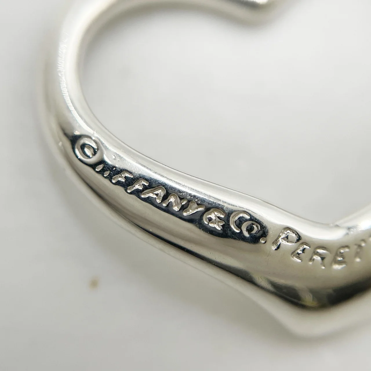 TIFFANY&CO. OPEN HEART NECKLACE view 8