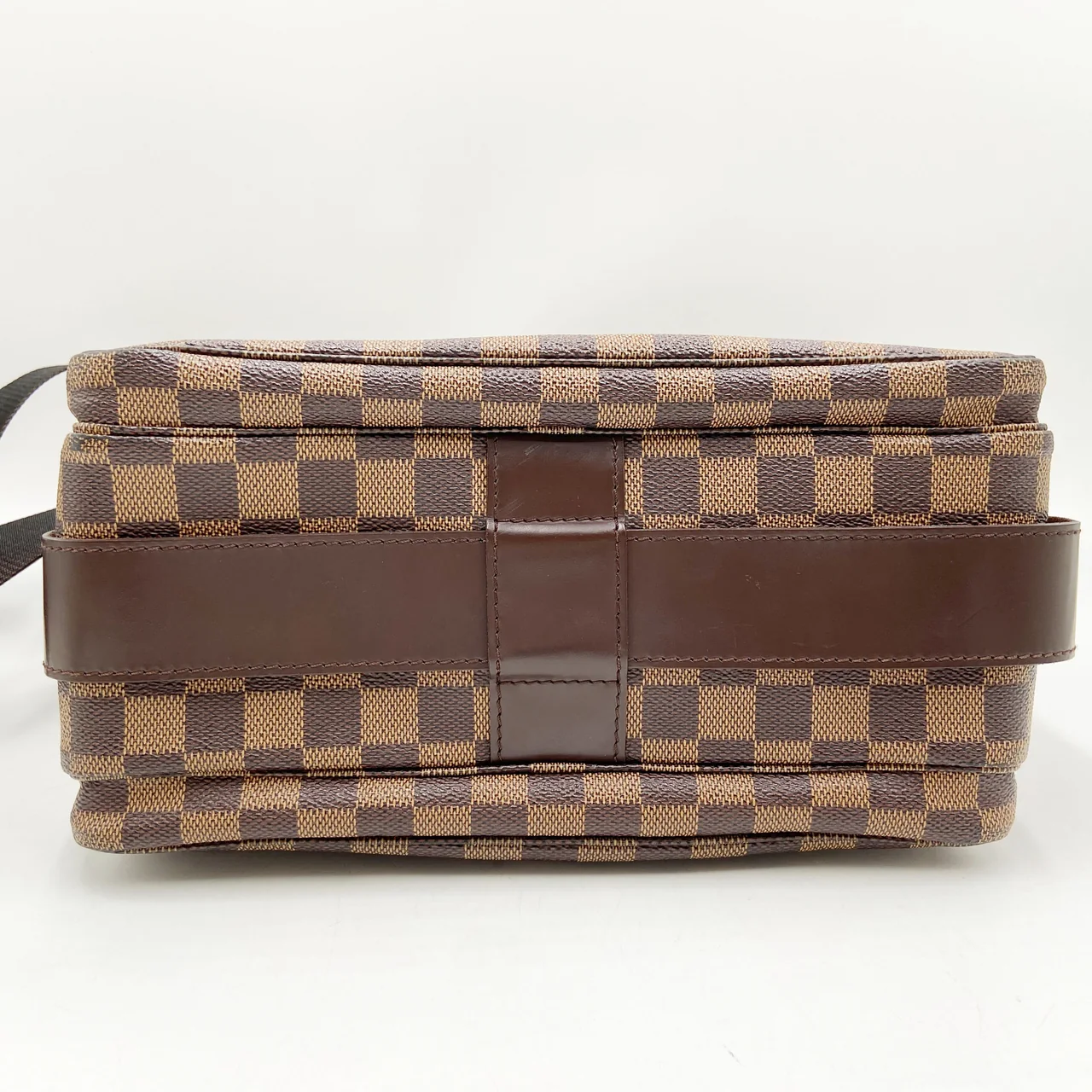 LV DAMIER NAVIGLIO view 3