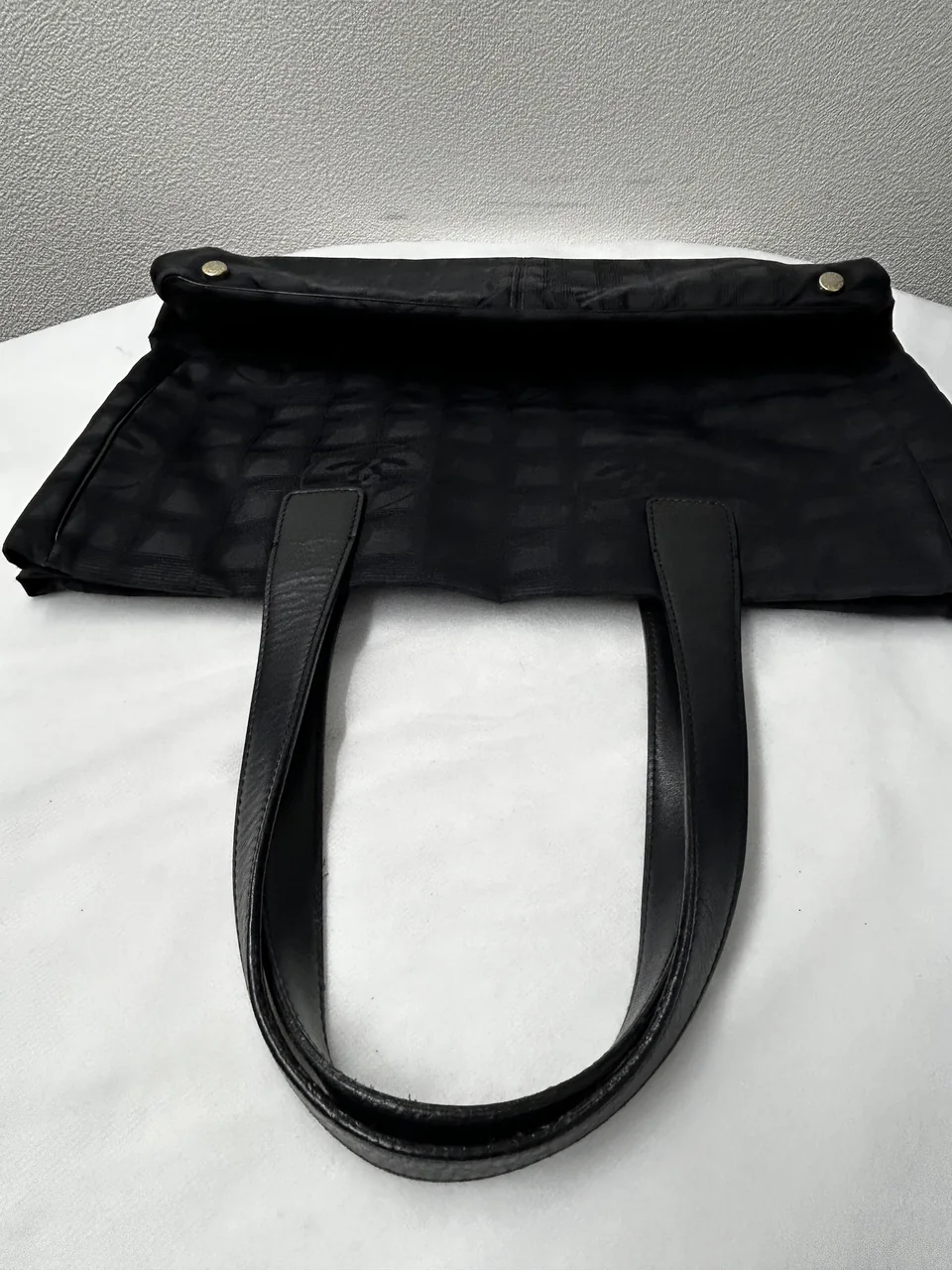 CHANEL NEW TRAVEL LINE TOTE MM (BLACK) view 4