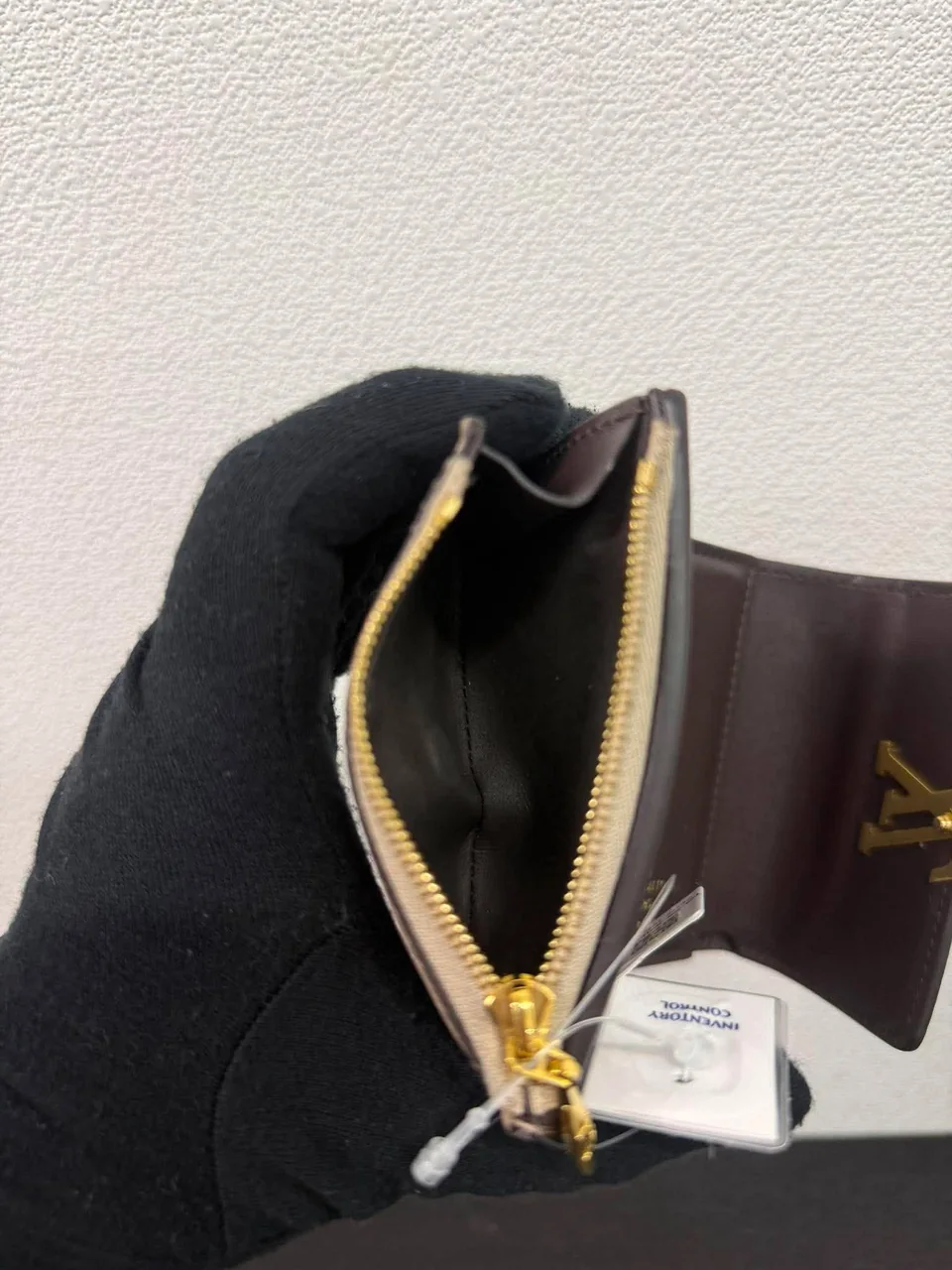 LV TAURILLON PORTEFEUILLE CAPUCINE XS view 4