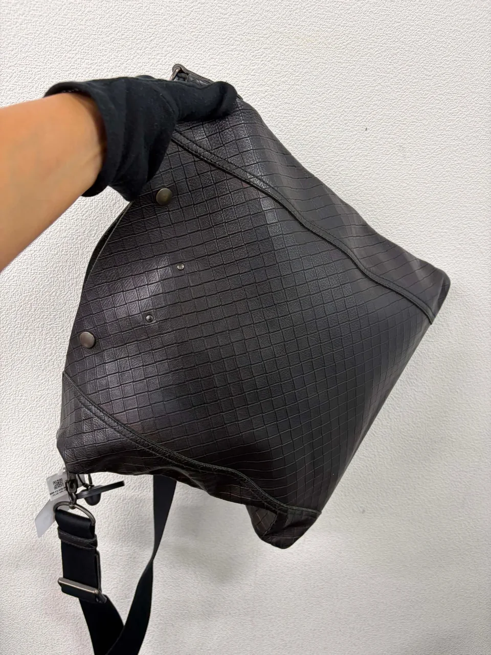 BOTTEGA VENETA INTRECCIATO SHOULDER BAG (BLACK) view 8