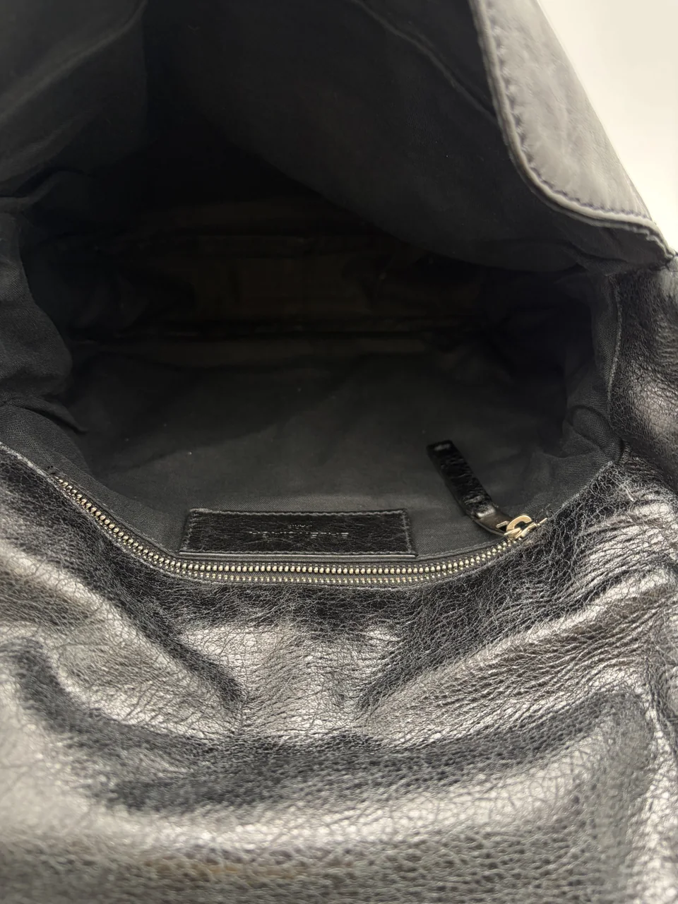 BALENCIAGA CITY SHOULDER BAG (BLACK) view 8