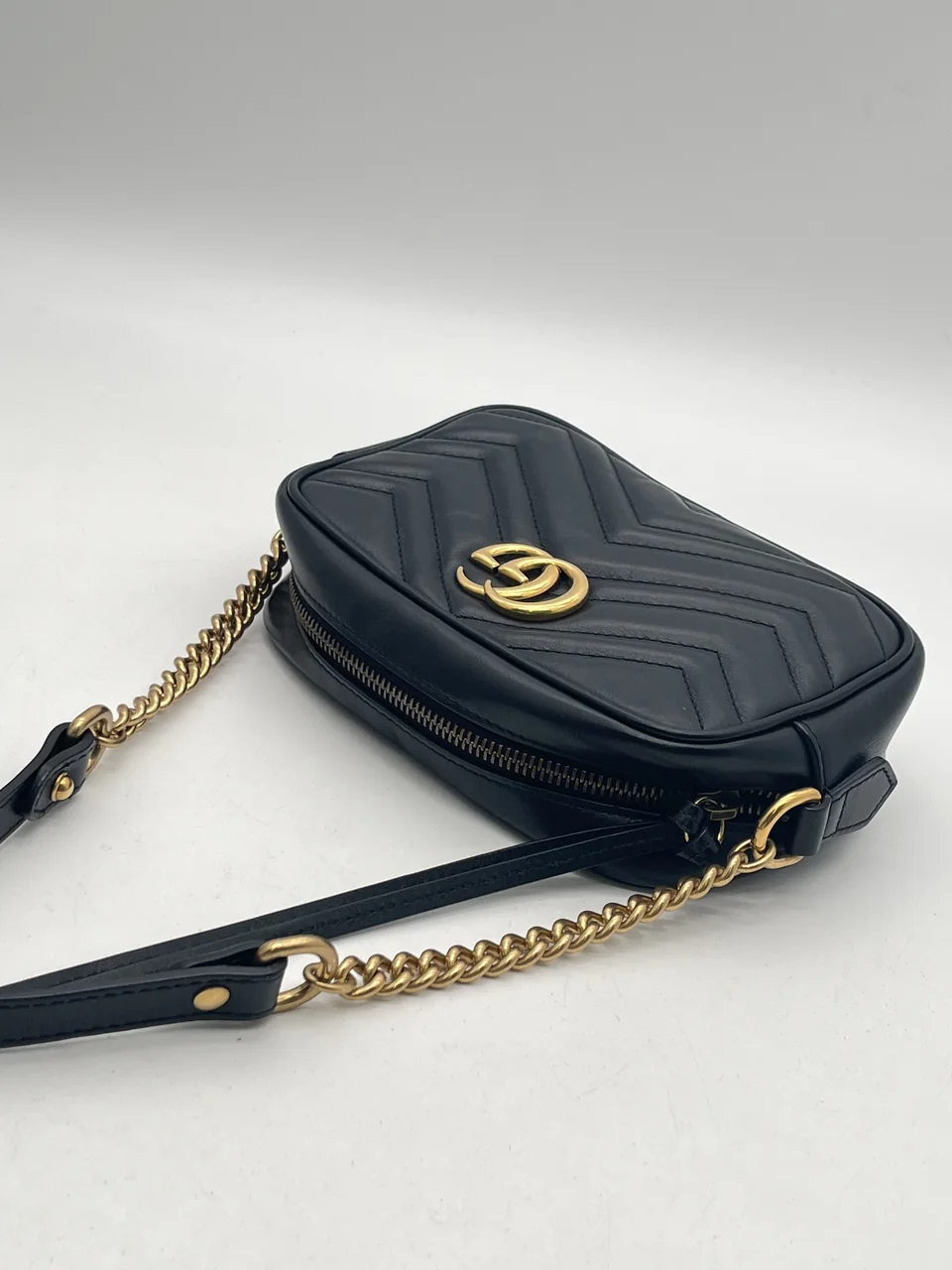 GUCCI GG ARMONT CHAIN SHOULDER BAG (BLACK) view 5