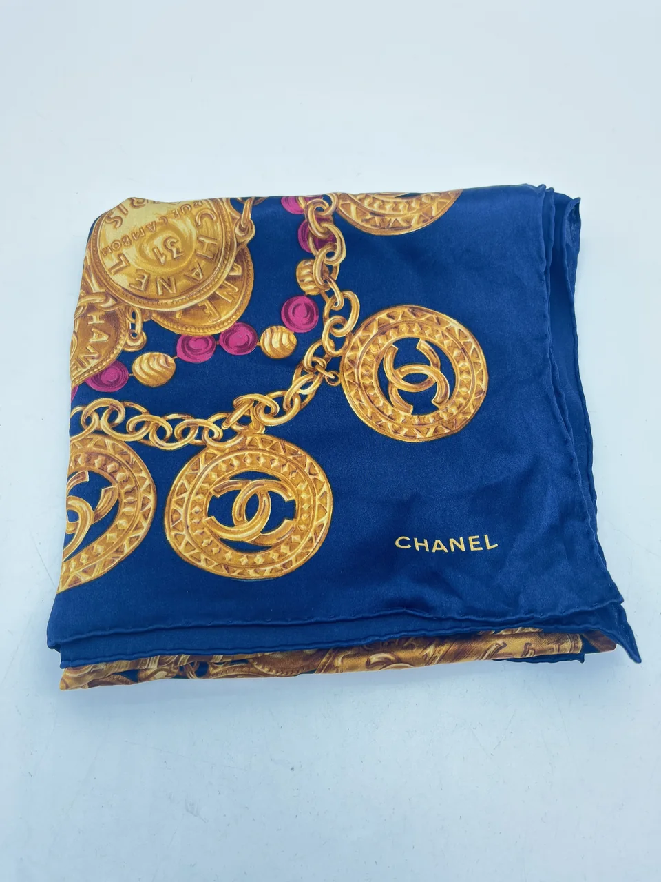 CHANEL ITEM view 3