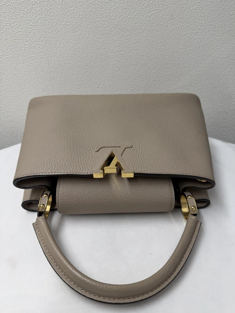 LV TAURILLON CAPUCINES MM view 8