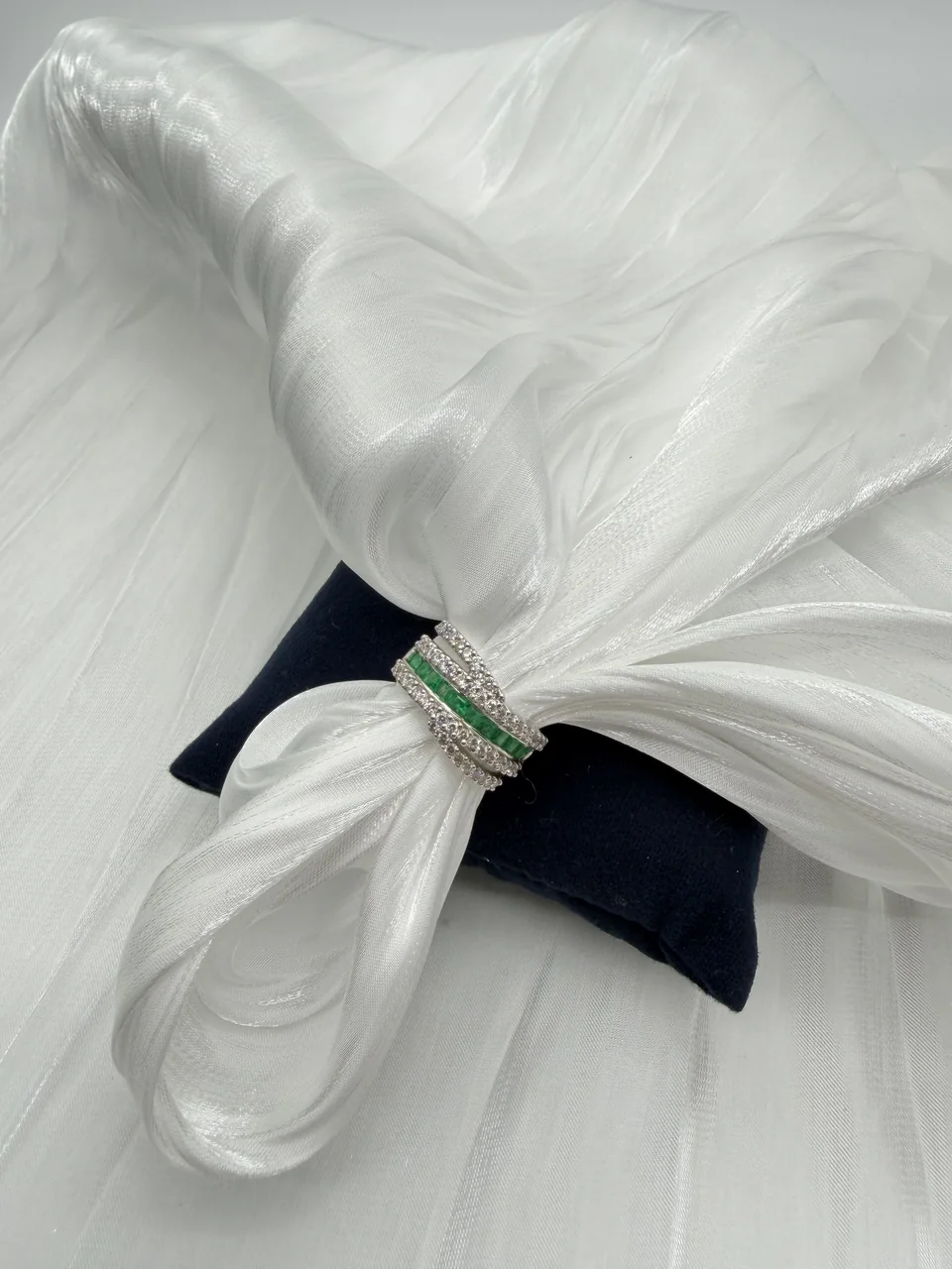 K18 EMERALD RING E0.71CT FD0.74CT 7.4G