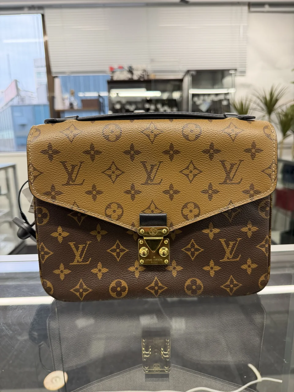 LV MONOGRAM REVERSE POCHETTE METIS MM
