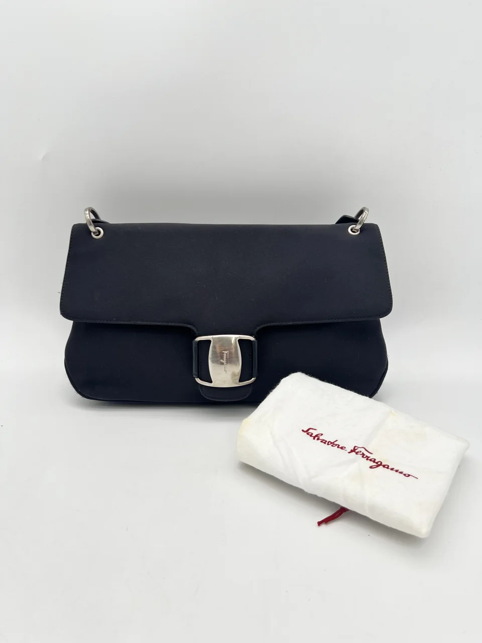 SALVATORE FERRAGAMO FLAP SHOULDER BAG (BLACK)